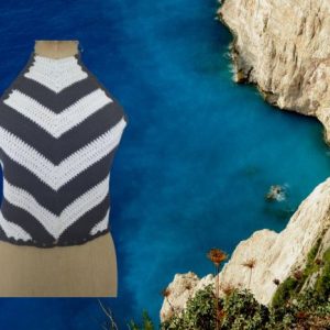 Haut noué autour du cou avec motif bicolore en pointe vers le bas. Le bas du dos se finit en pointe sur chaque hanche par un cordon à nouer.