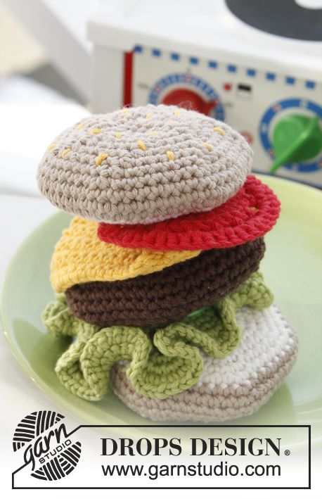 hamburger au crochet : les différents composants sont séparés pour les assembler selon sa recette
